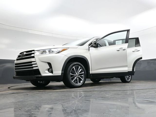 Used 2019 Toyota Highlander XLE image 40