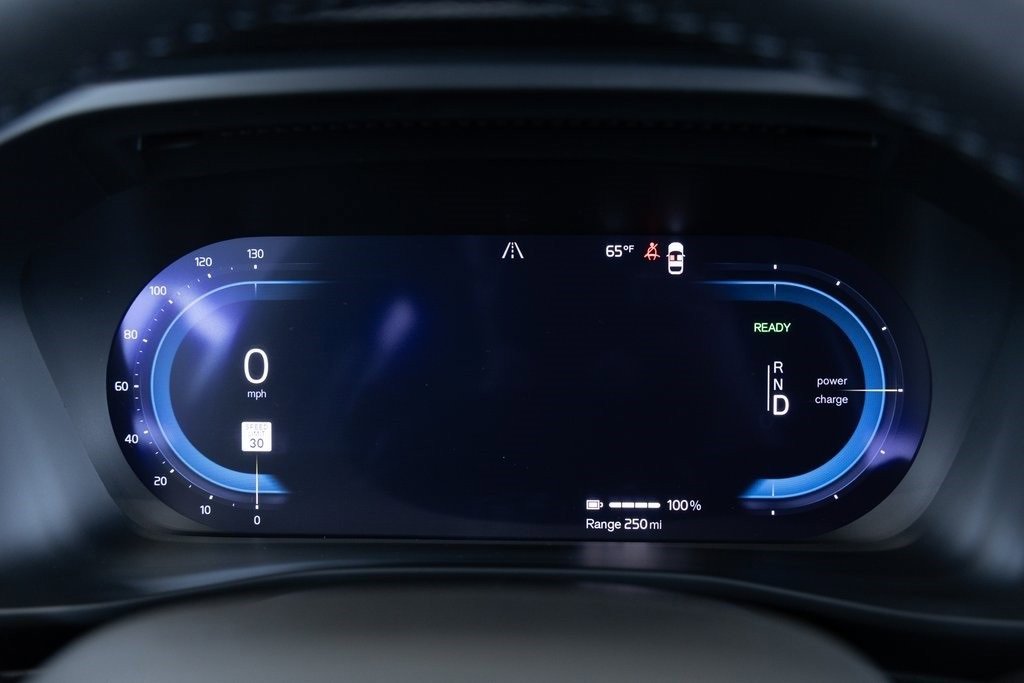 New 2025 Volvo EX40 Core w/ Climate Package image 9