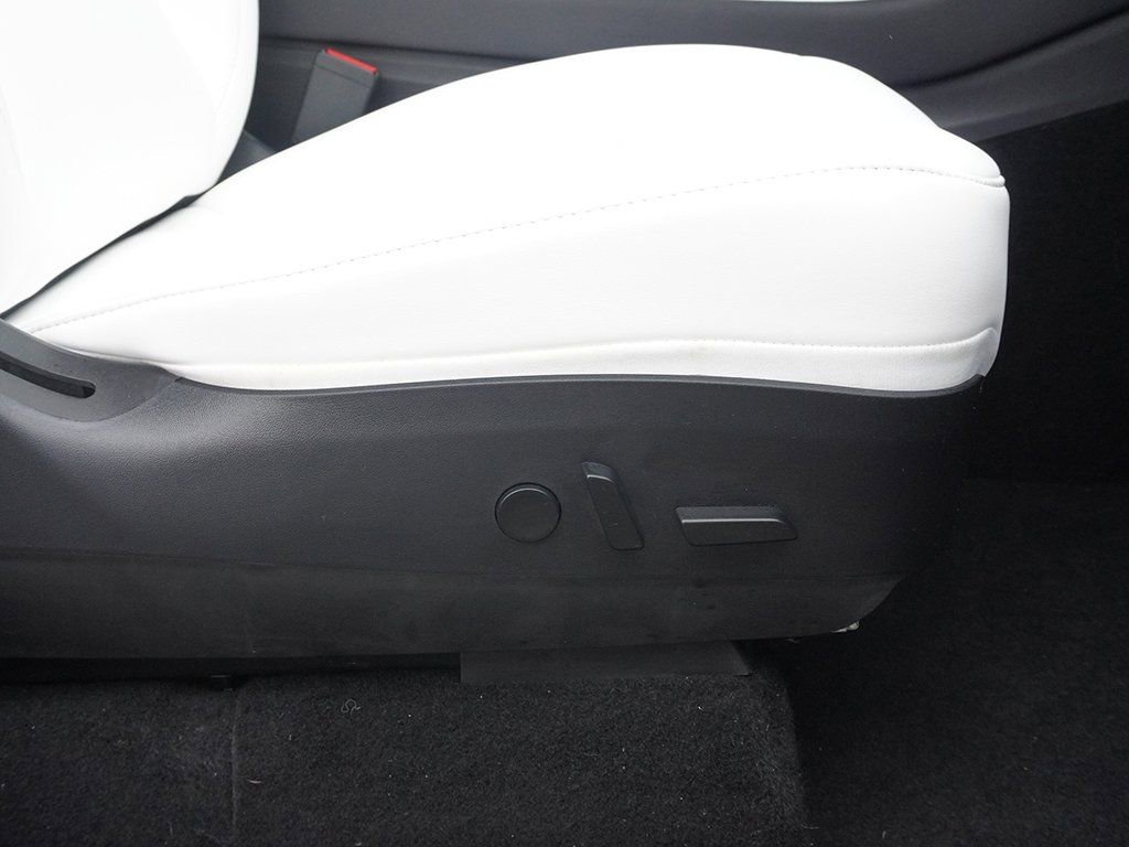 Used 2020 Tesla Model Y Performance image 29