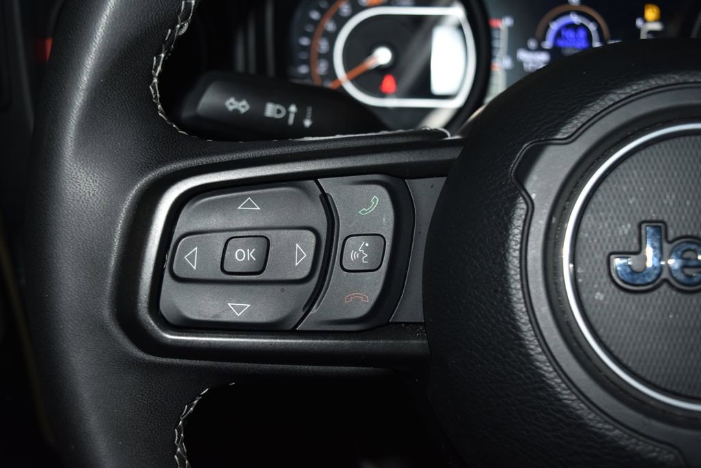 Used 2025 Jeep Wrangler Unlimited Rubicon AWD/4WD image 7
