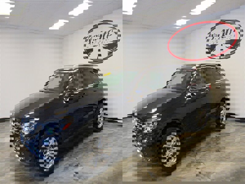 Used 2017 Mercedes-Benz GLC 300 4MATIC image 6