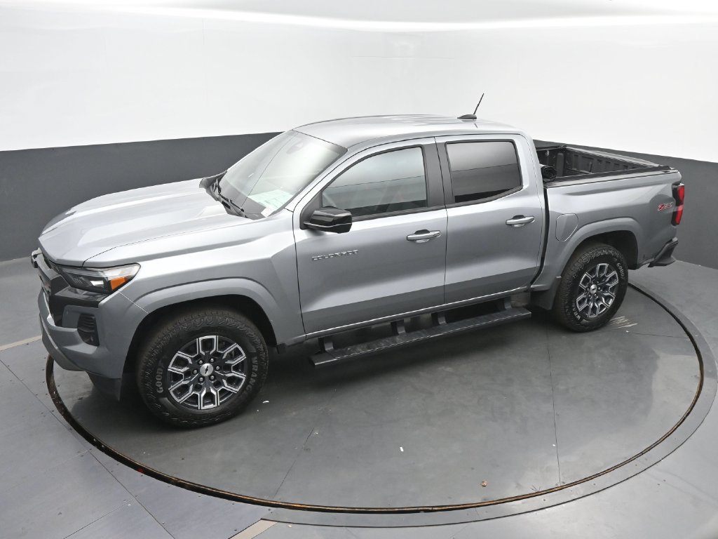 Used 2025 Chevrolet Colorado Z71 w/ Technology Package AWD/4WD image 42
