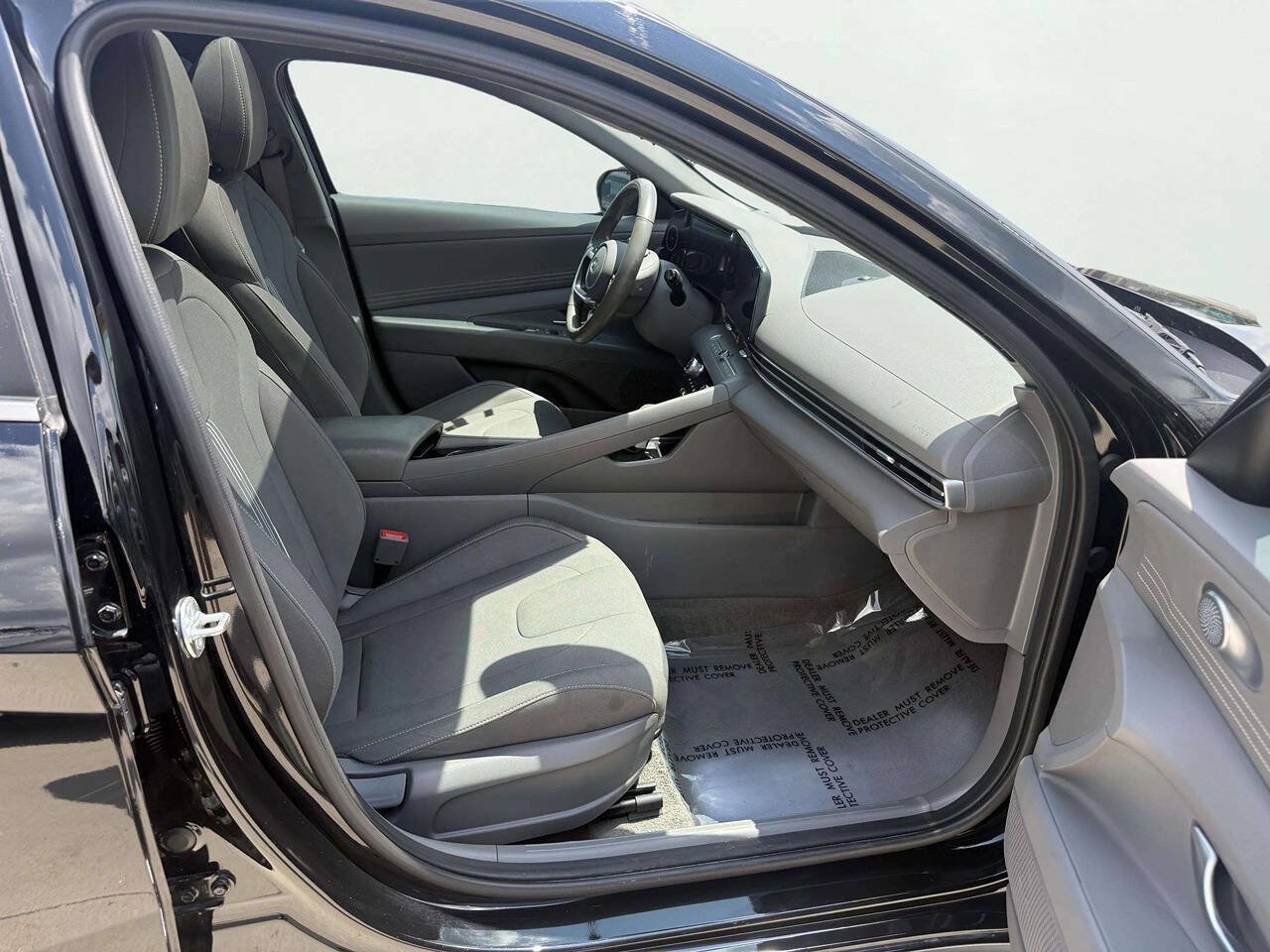 Used 2025 Hyundai Elantra SEL w/ Cargo Package FWD image 12