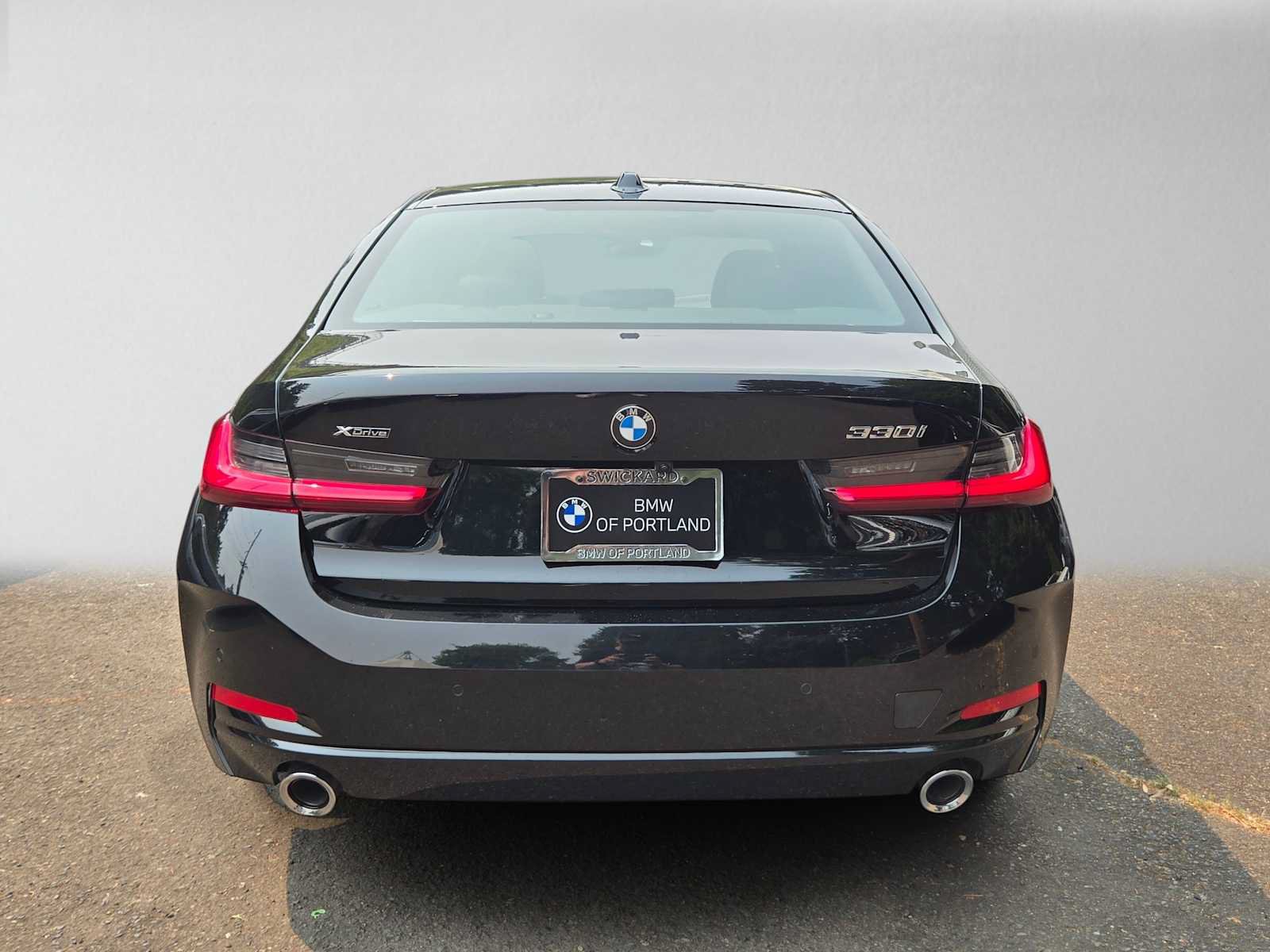 Used 2023 BMW 330i xDrive Sedan w/ Driving Assistance Package AWD/4WD image 4