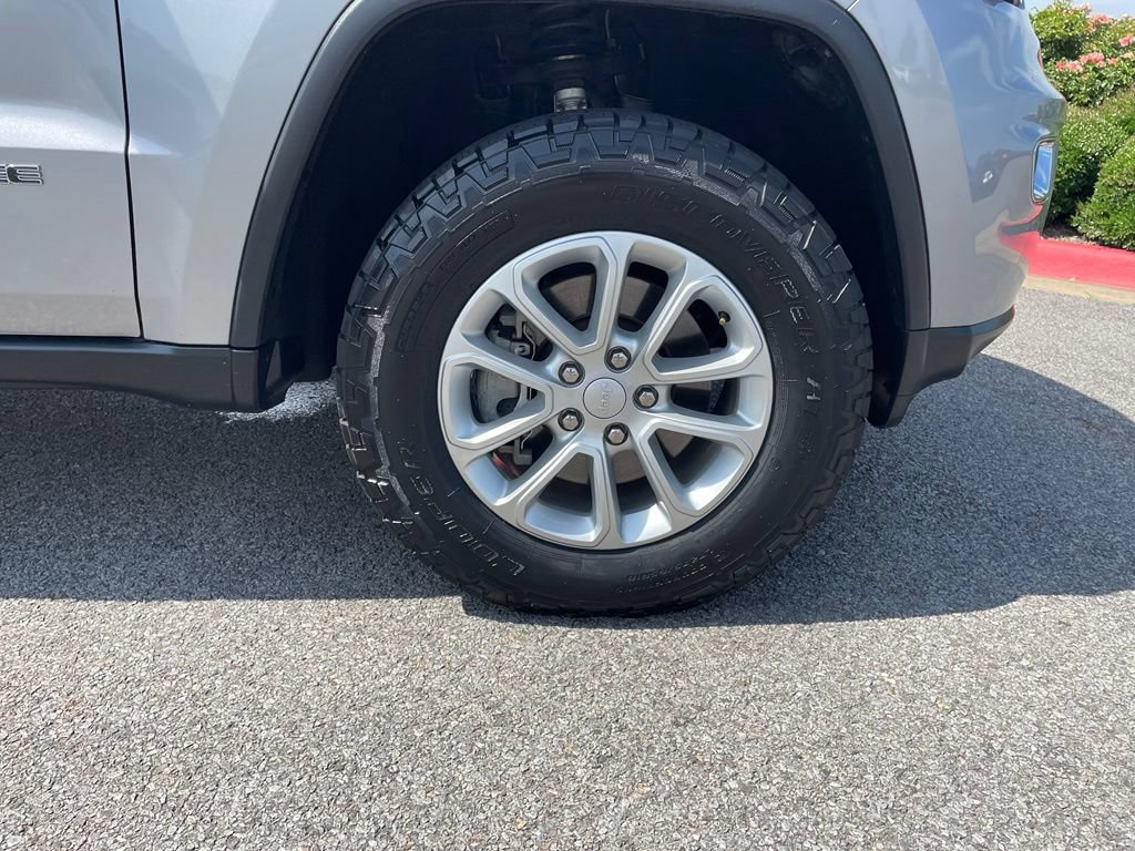 Used 2021 Jeep Grand Cherokee Laredo AWD/4WD image 31