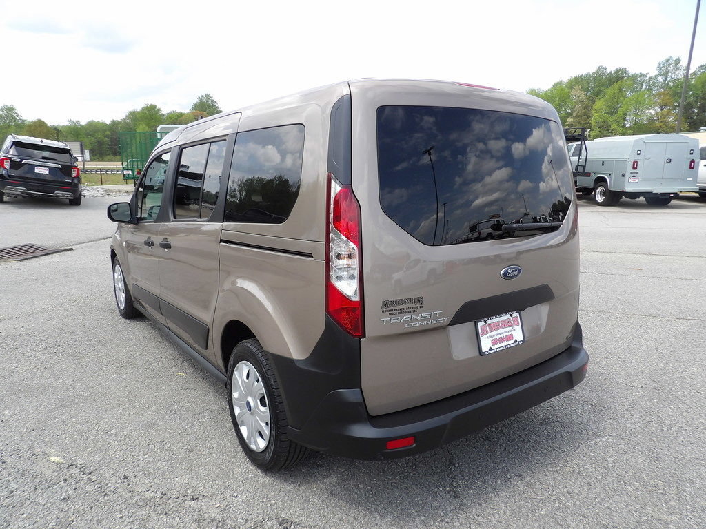 Used 2020 Ford Transit Connect XL FWD image 5
