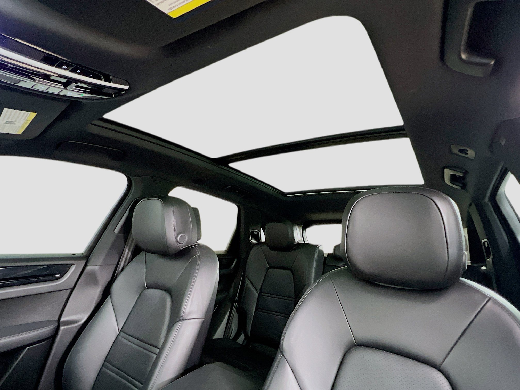 Used 2023 Porsche Cayenne Platinum Edition image 23