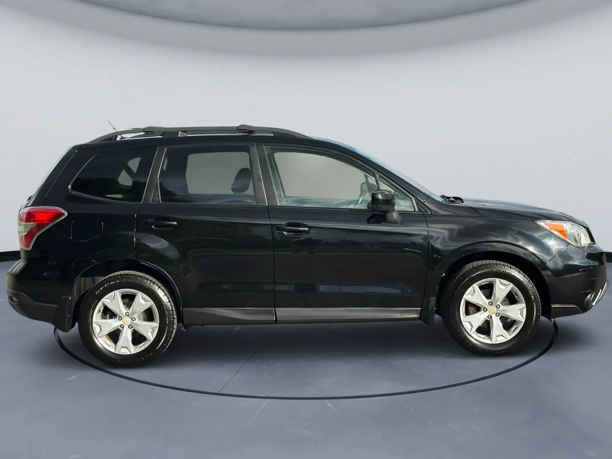 Used 2015 Subaru Forester 2.5i Premium w/ All-Weather Package AWD/4WD image 10