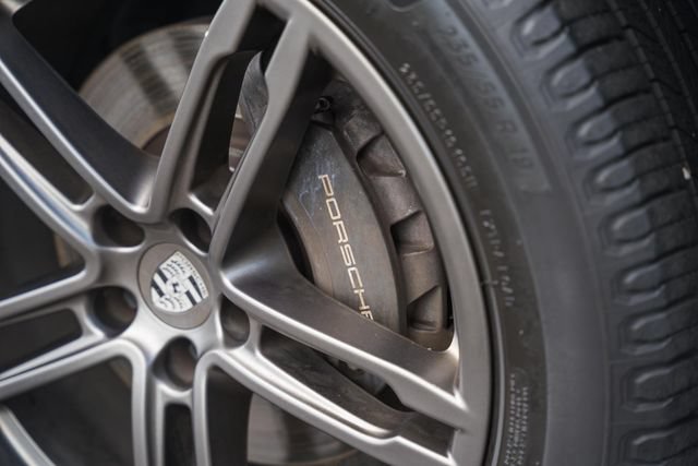 Used 2021 Porsche Macan AWD/4WD image 19