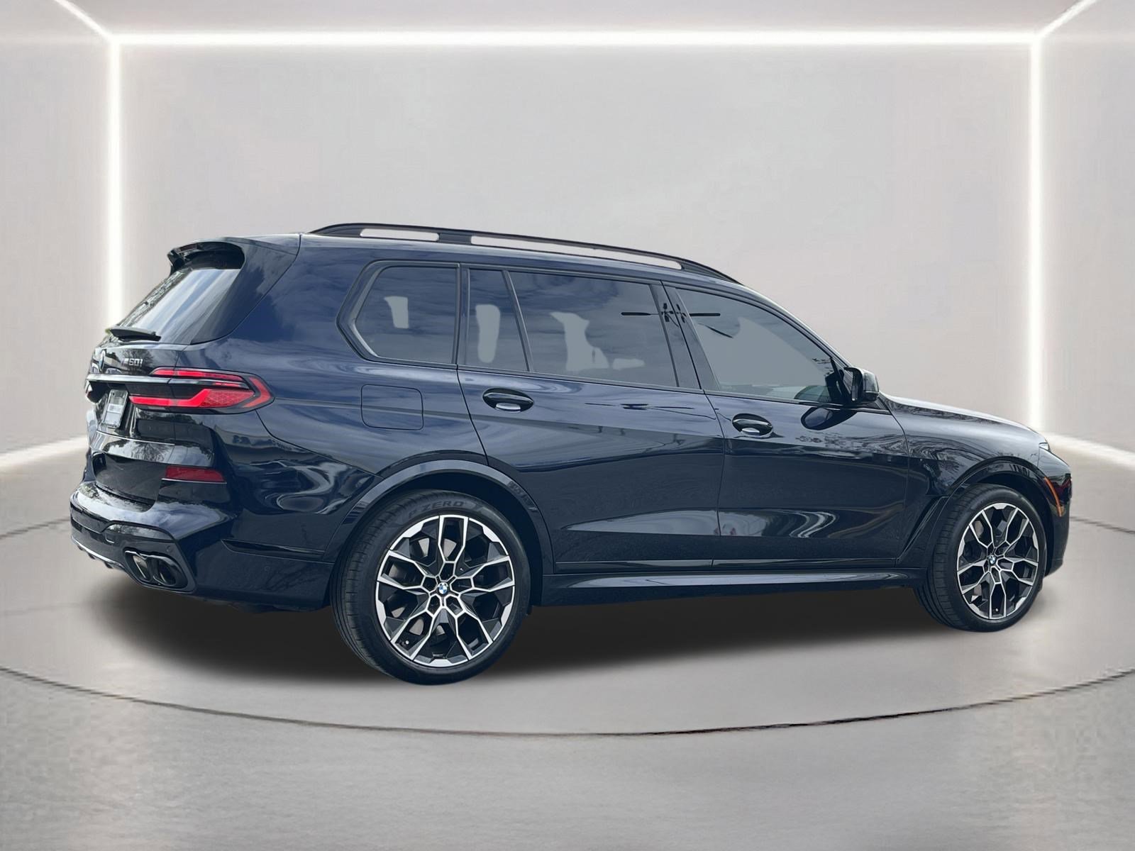 Used 2025 BMW X7 M60i w/ Executive Package image 28