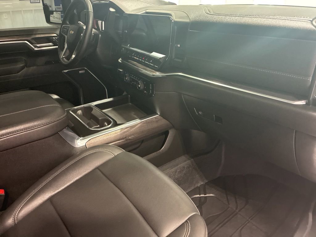 Used 2025 Chevrolet Silverado 2500 LTZ w/ LTZ Premium Package AWD/4WD image 48