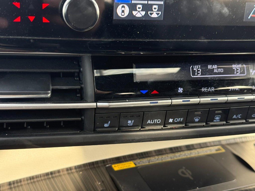 Certified 2023 Toyota Sienna Platinum AWD/4WD image 27