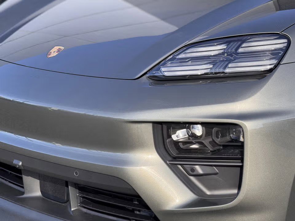 Certified 2025 Porsche Macan 4S Electric image 13