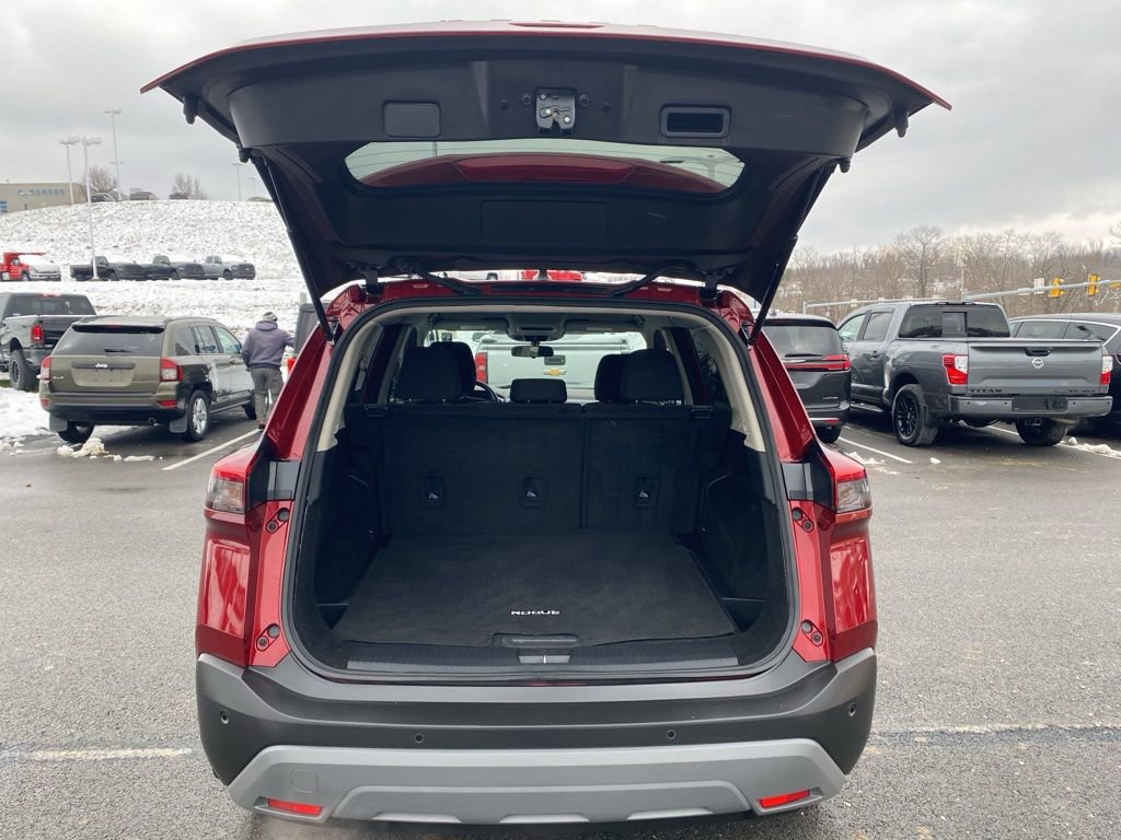 Used 2023 Nissan Rogue S image 14