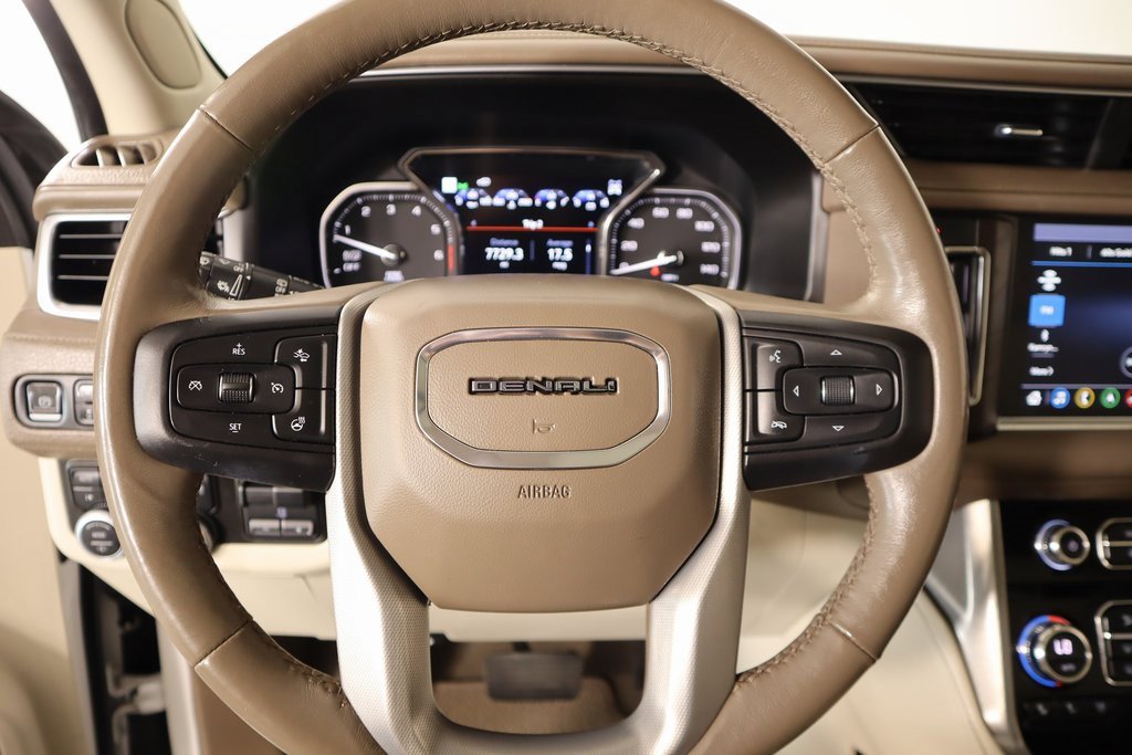 Used 2021 GMC Yukon XL Denali w/ Denali Ultimate Package image 3