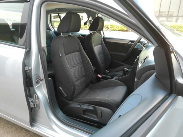 Used 2012 Volkswagen Golf 4-Door FWD image 21