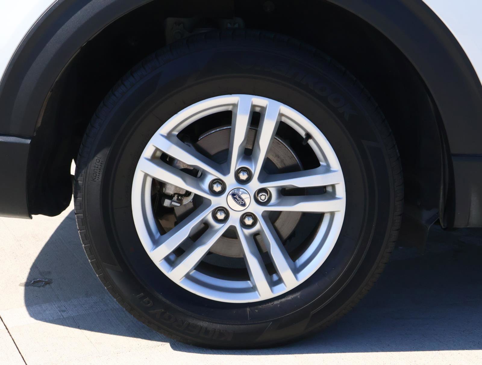 Used 2023 Ford Explorer XLT image 9