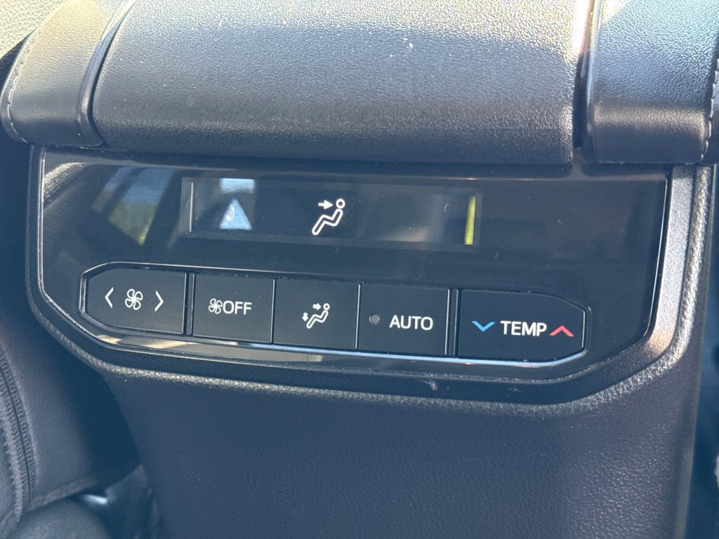 Used 2024 Toyota Highlander XLE AWD/4WD image 34