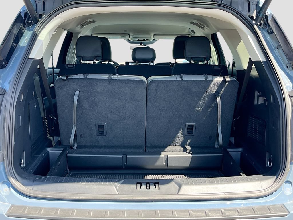 Used 2025 Ford Explorer Active AWD/4WD image 25