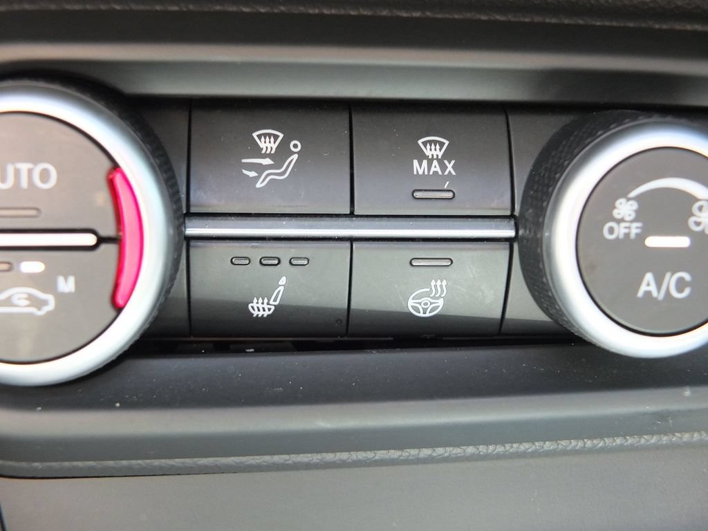 Used 2023 Alfa Romeo Stelvio Veloce AWD/4WD image 31