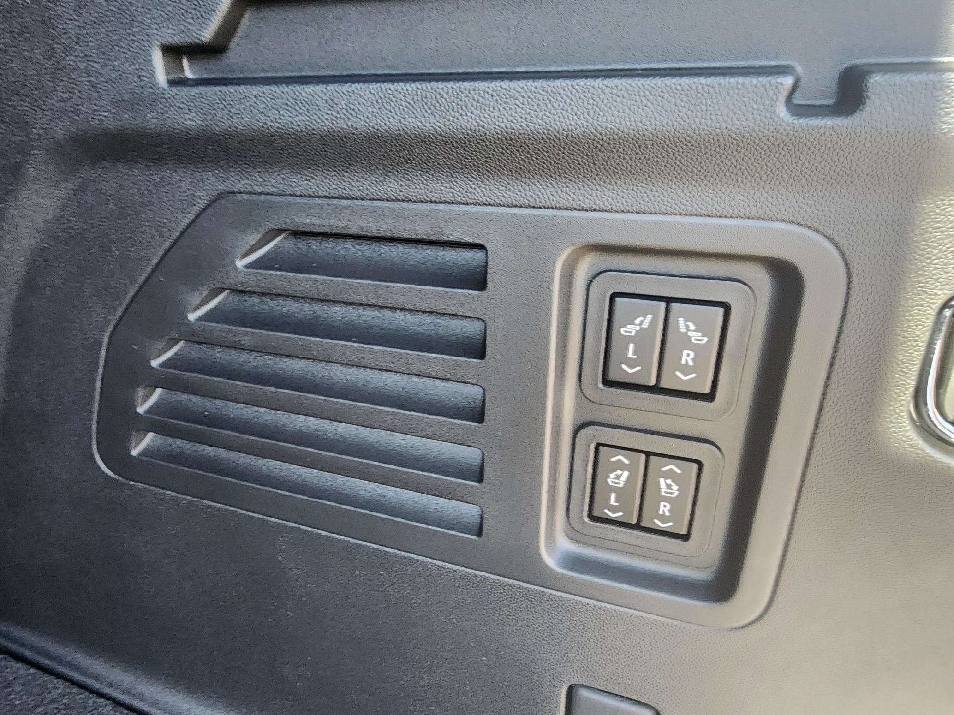 New 2026 Chevrolet Traverse RS image 11