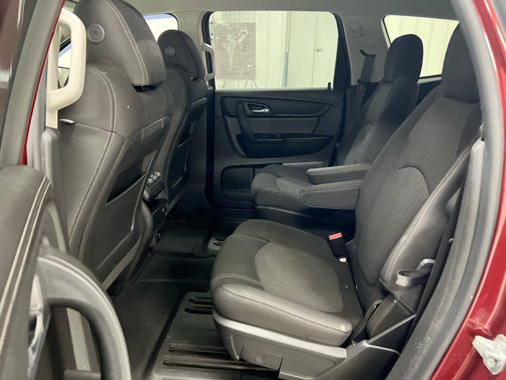 Used 2017 Chevrolet Traverse LT w/ Style and Technology Package FWD image 22