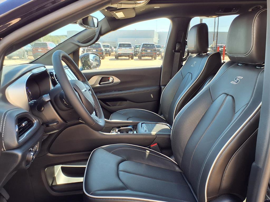 New 2026 Chrysler Pacifica Limited w/ S Appearance Package image 11
