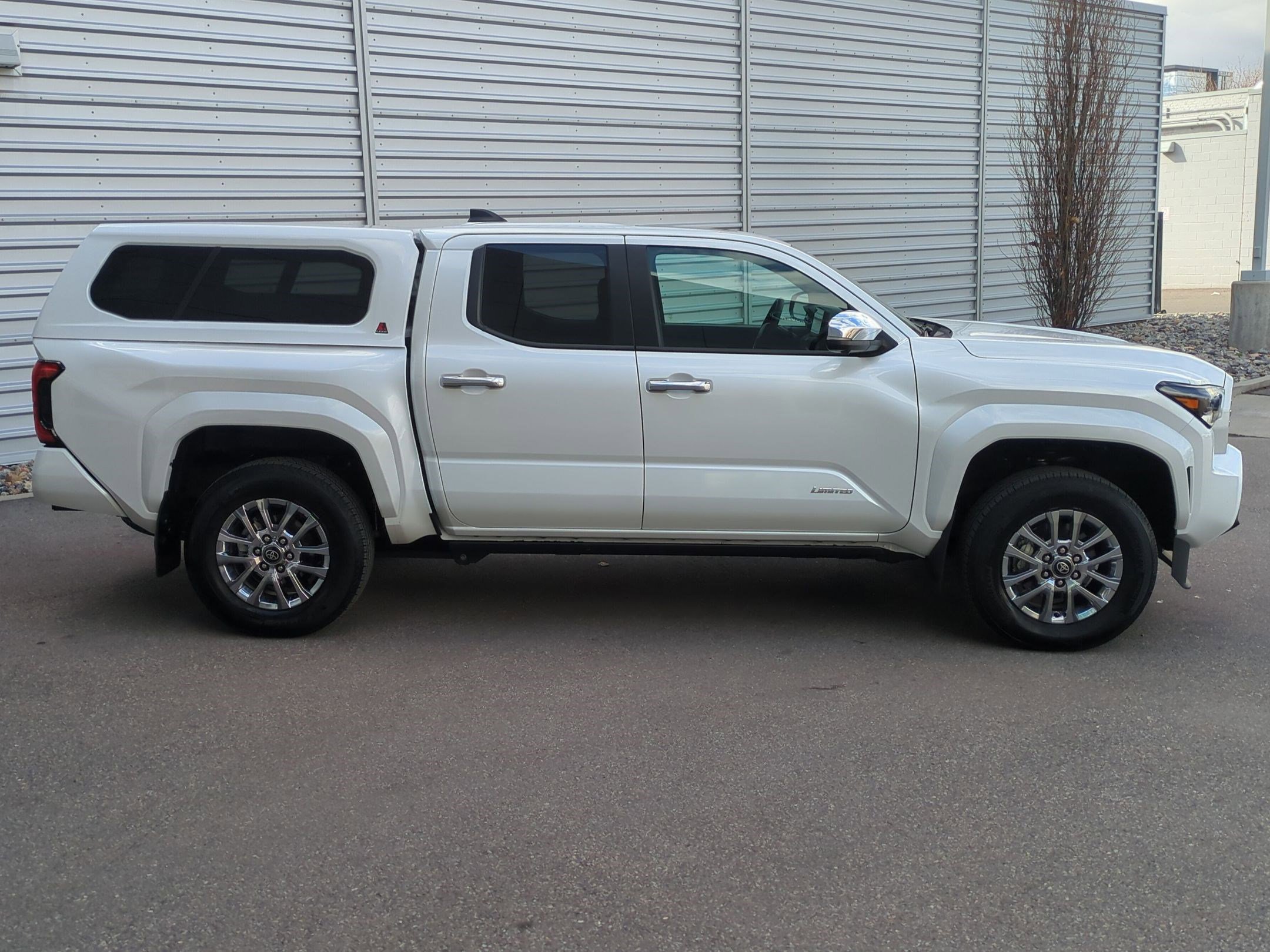 Used 2024 Toyota Tacoma Limited AWD/4WD image 5