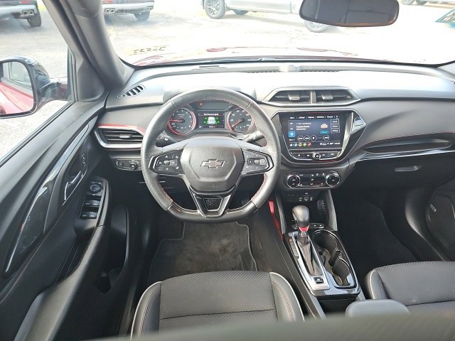 Used 2022 Chevrolet TrailBlazer RS w/ Technology Package image 3