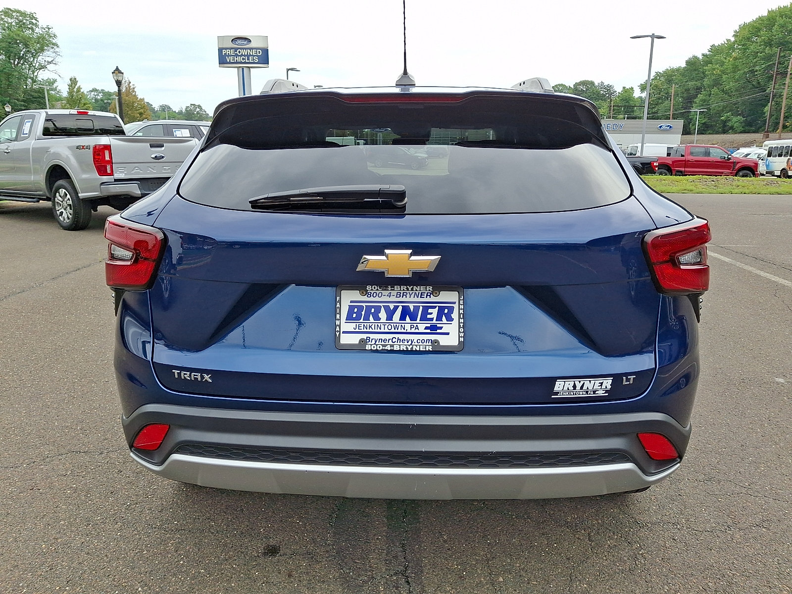 Used 2024 Chevrolet Trax LT w/ Sunroof Package FWD image 5