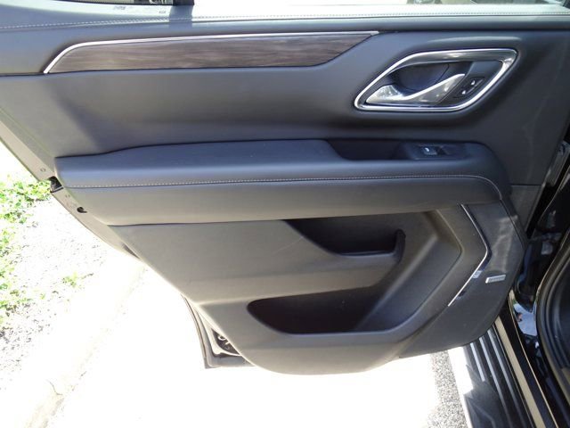 Used 2023 Chevrolet Tahoe LT w/ Luxury Package AWD/4WD image 16