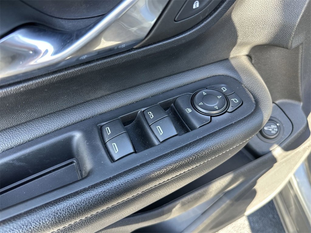 Used 2023 GMC Terrain SLE w/ Driver Convenience Package image 13