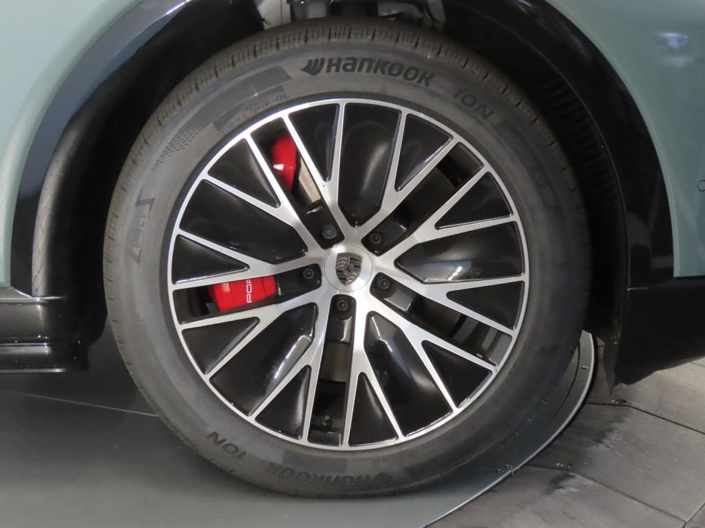 New 2026 Porsche Cayenne Turbo AWD/4WD image 11