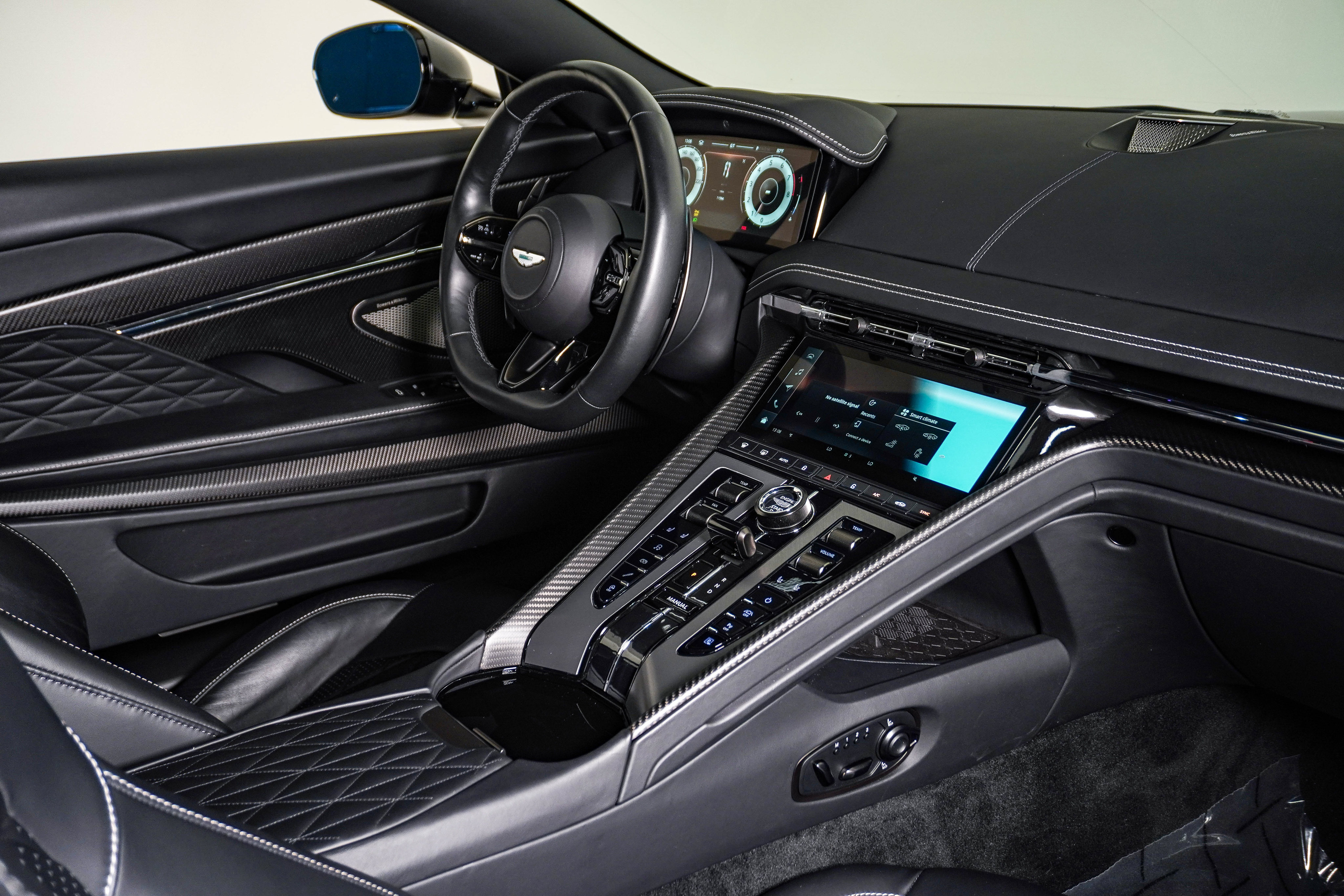 Used 2024 Aston Martin DB12 Coupe RWD image 16