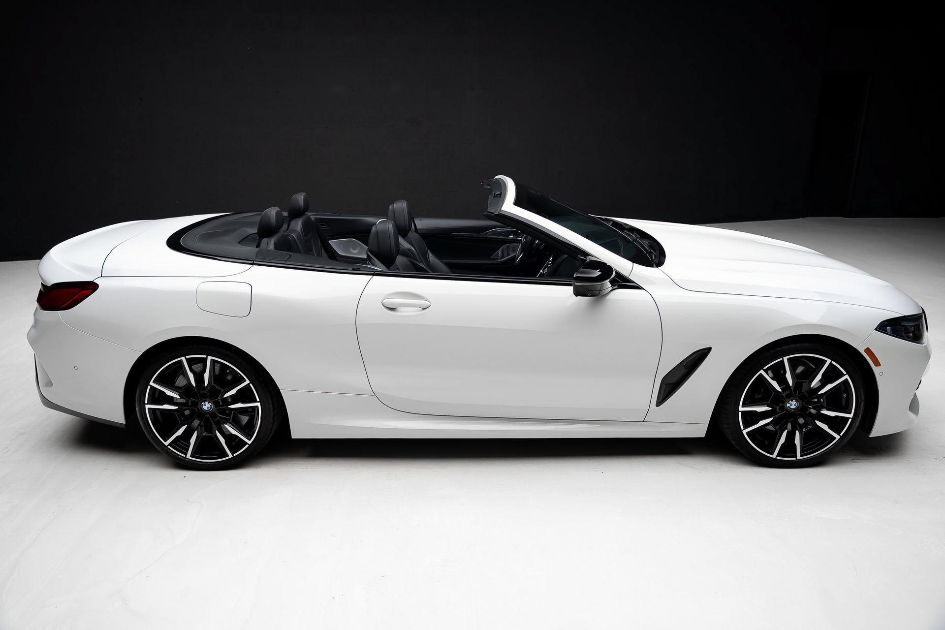 Used 2023 BMW M850i xDrive Convertible AWD/4WD image 38