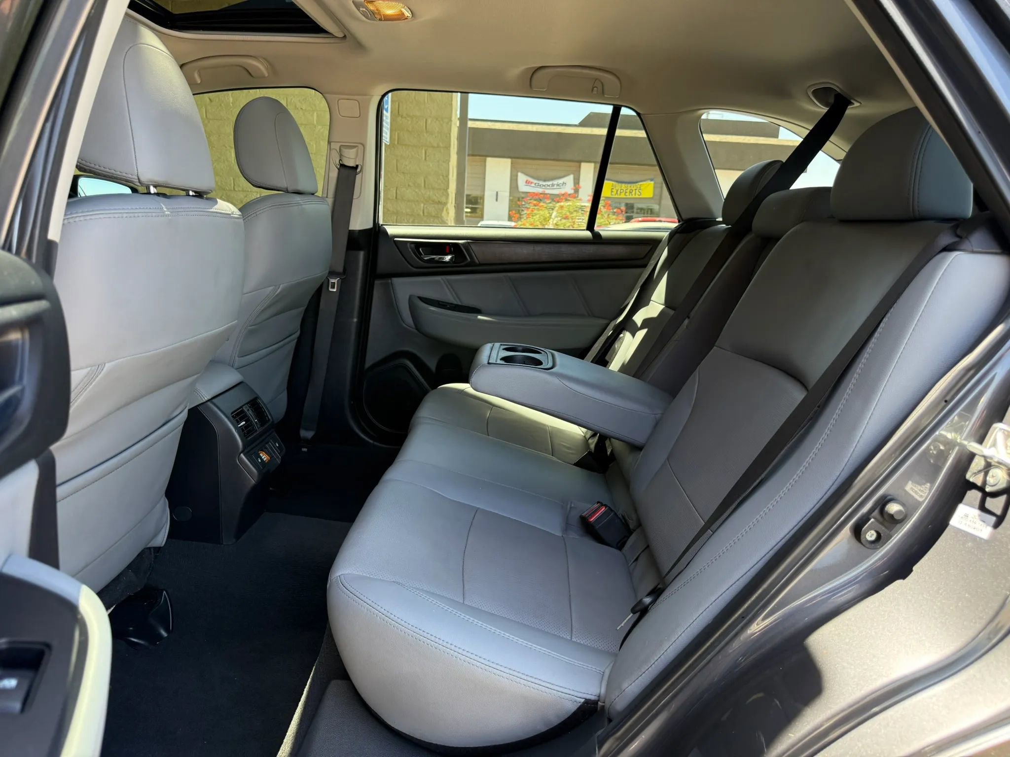 Used 2018 Subaru Outback 3.6R Limited AWD/4WD image 20