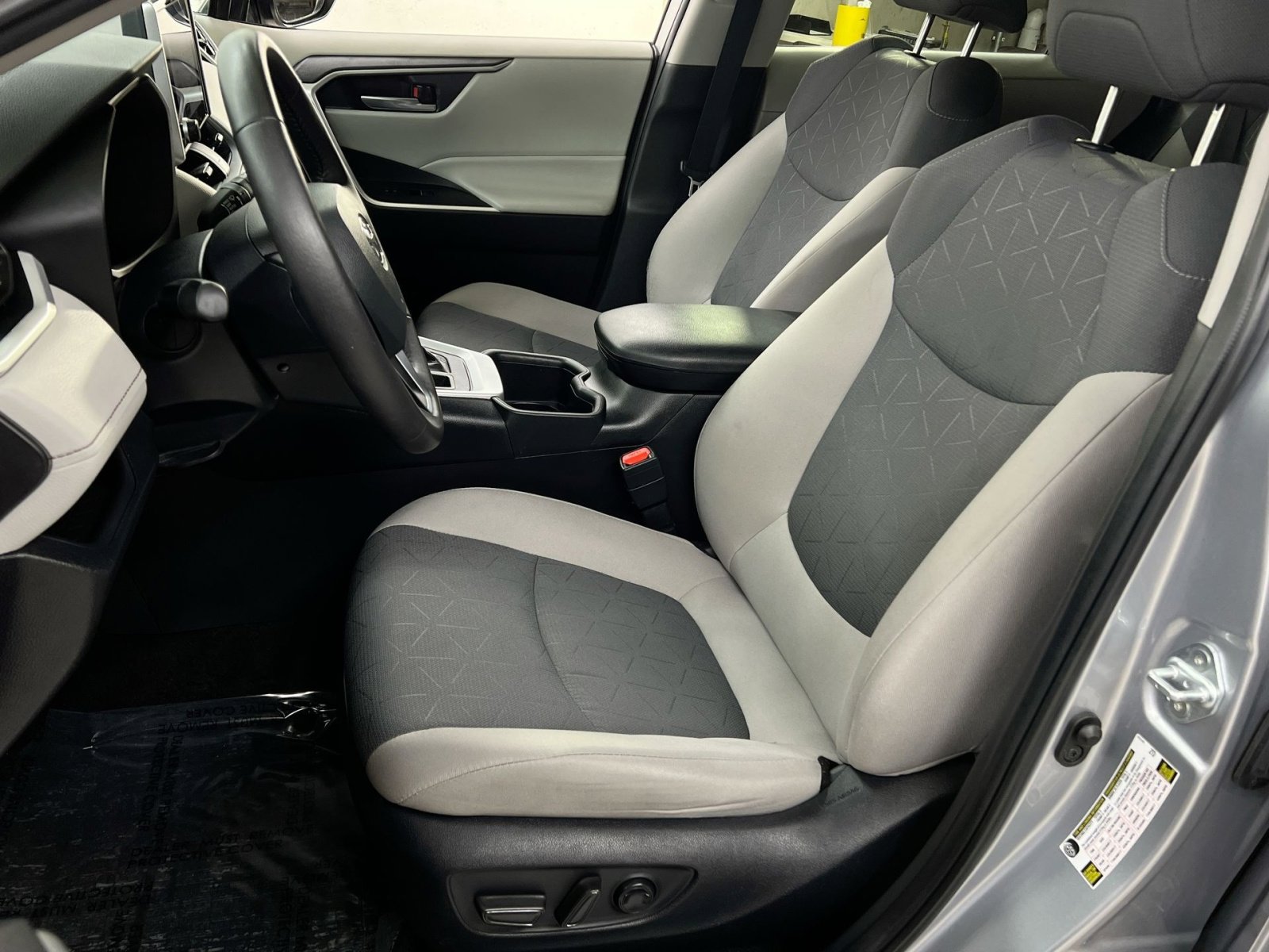 Used 2024 Toyota RAV4 XLE image 4