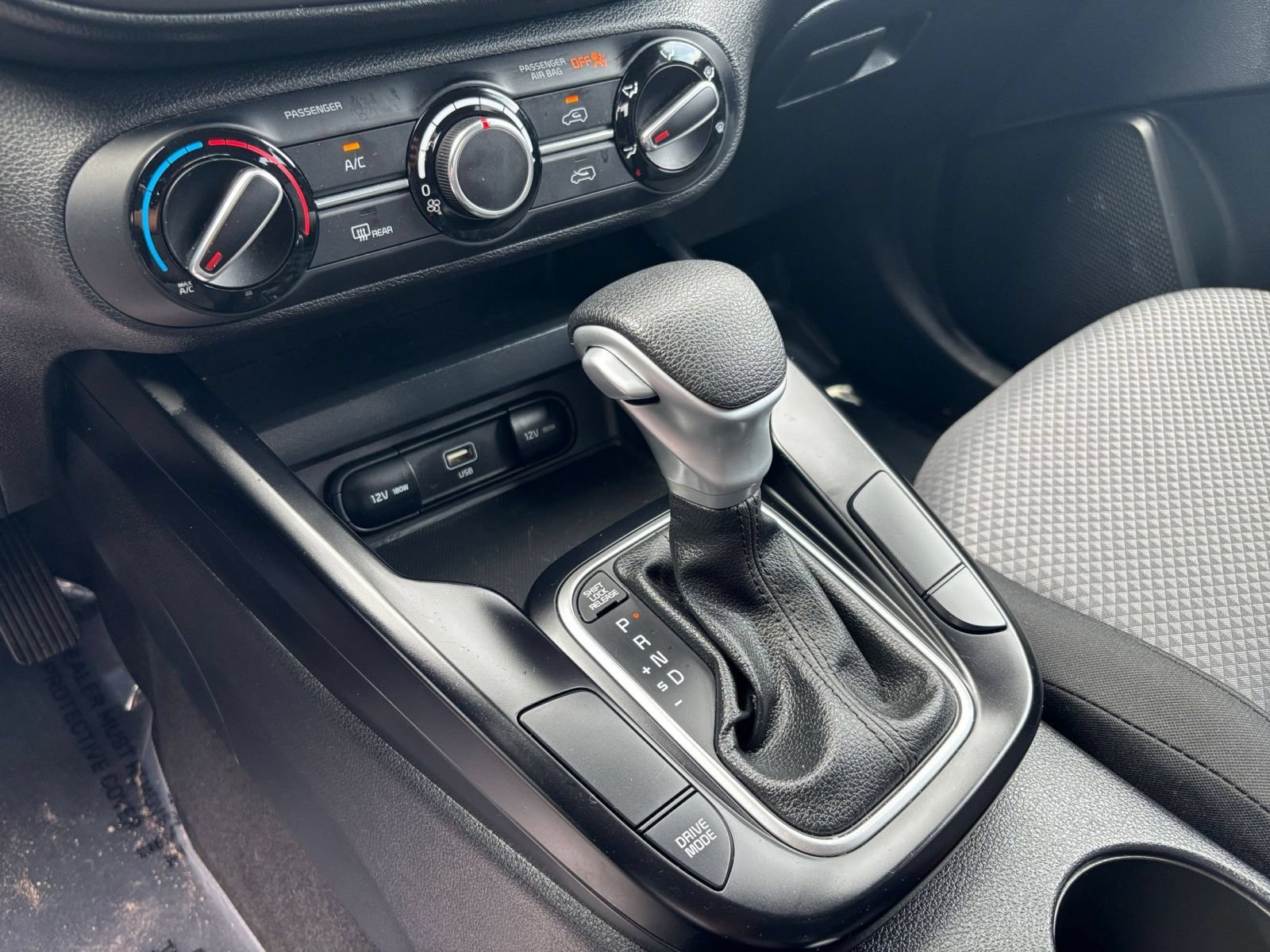 Used 2025 Kia Soul LX w/ LX Technology Package FWD image 36