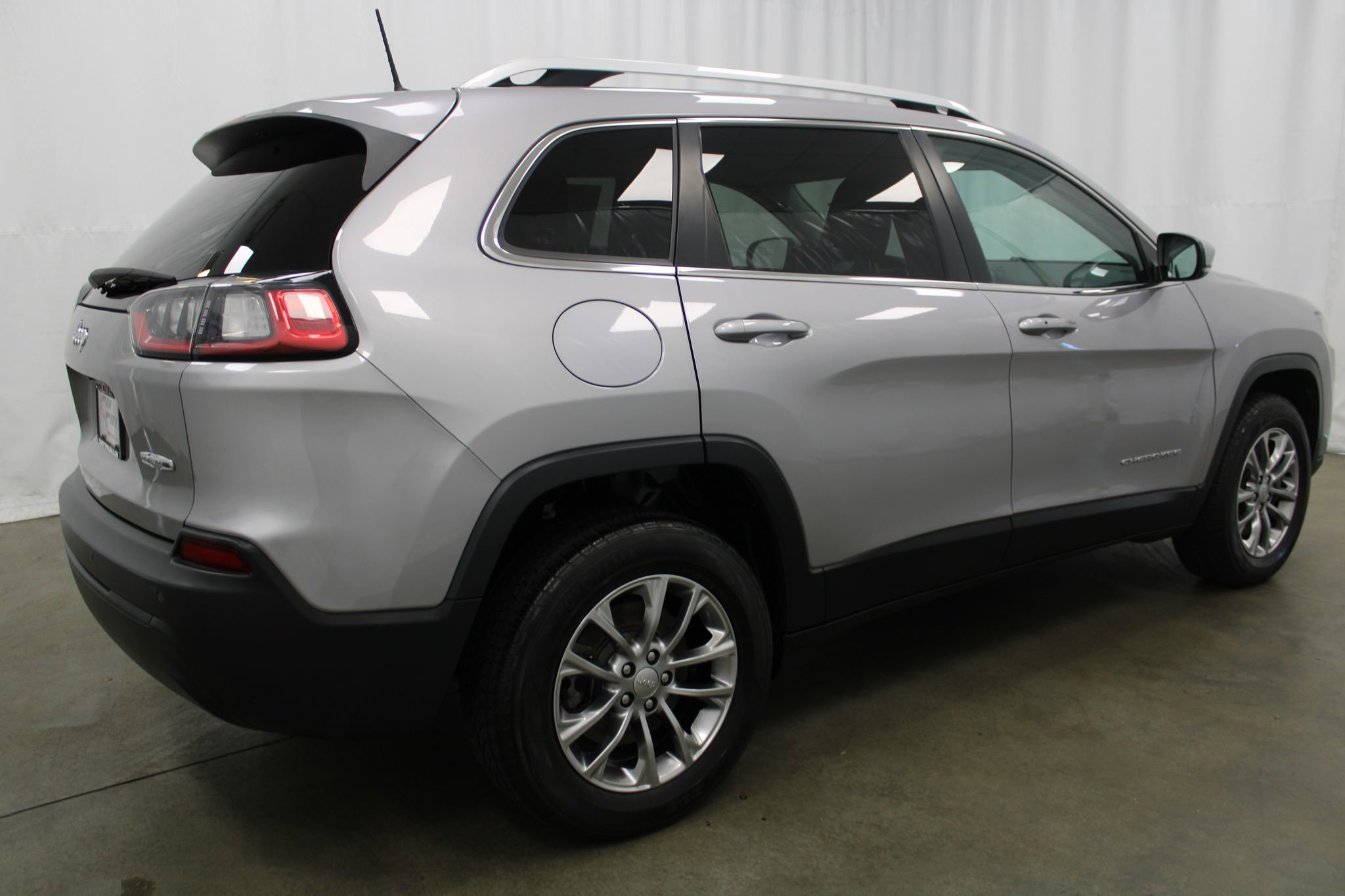 Used 2019 Jeep Cherokee Latitude Plus w/ Comfort/Convenience Group AWD/4WD image 6