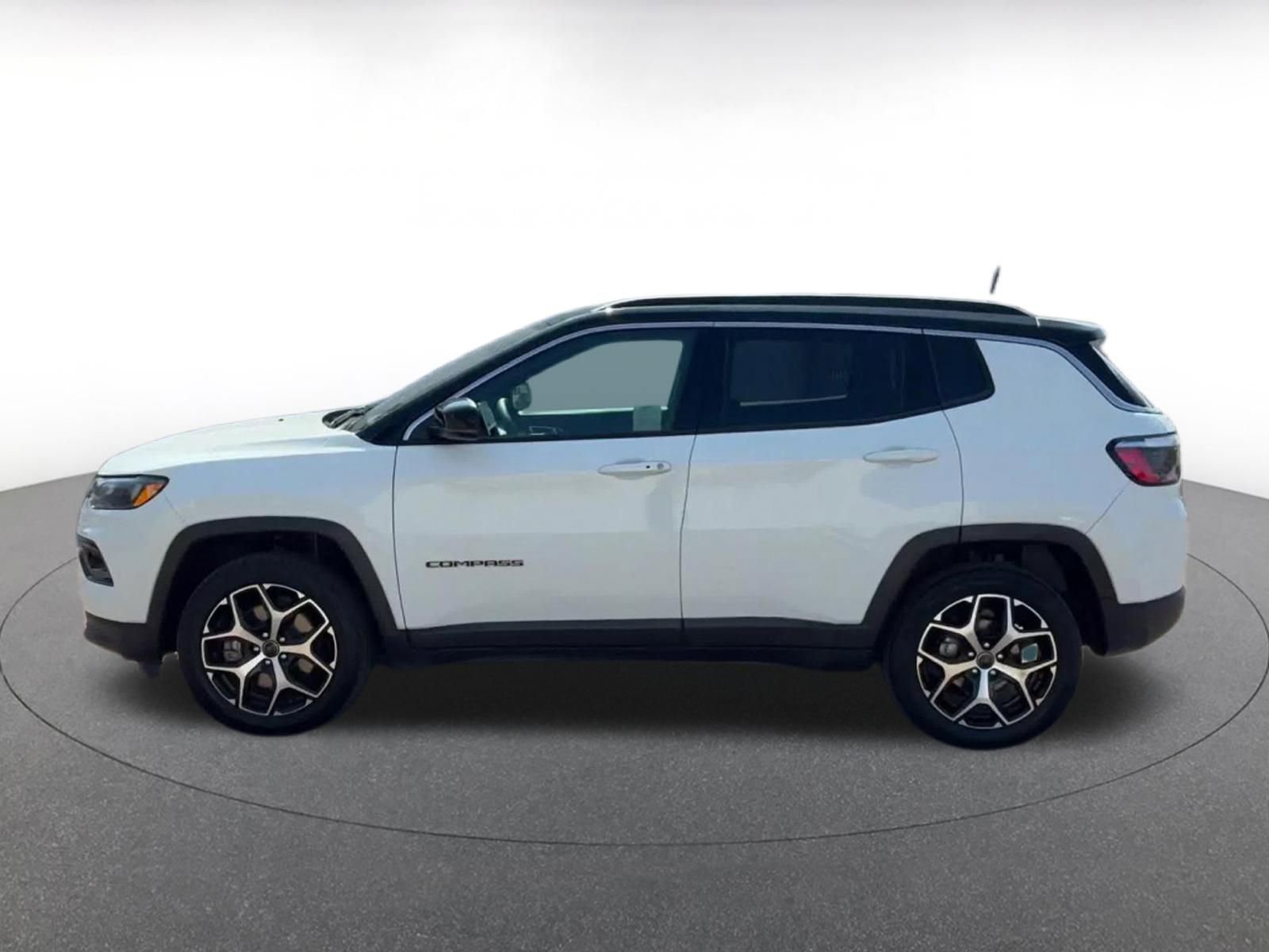 Used 2025 Jeep Compass Limited AWD/4WD image 9