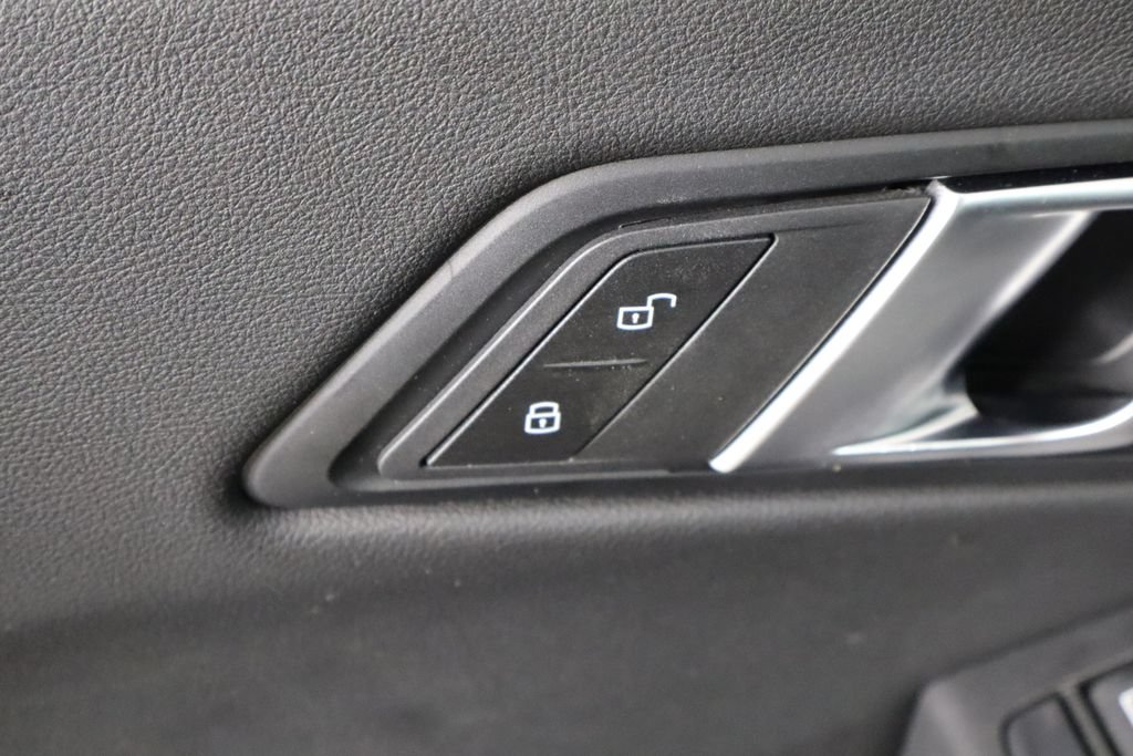 Used 2024 BMW 330i Sedan w/ M Sport Package RWD image 22