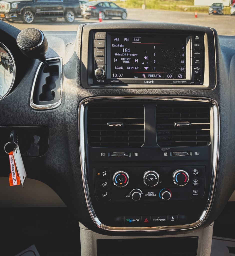 Used 2018 Dodge Grand Caravan SE w/ UConnect Hands-Free Group FWD image 12