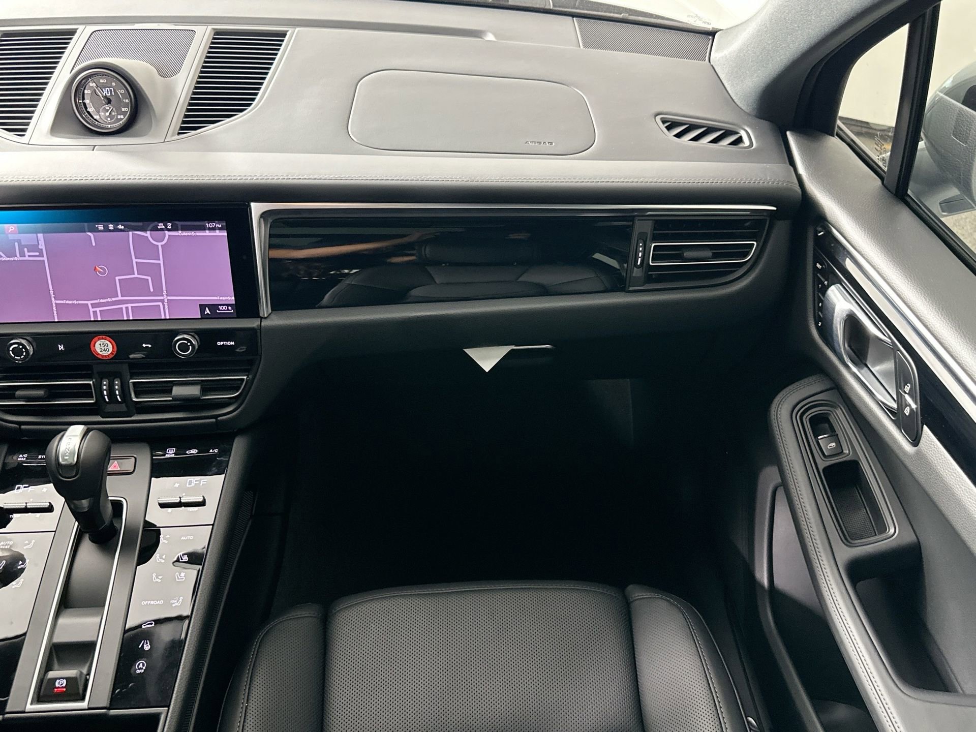 Certified 2026 Porsche Macan image 29