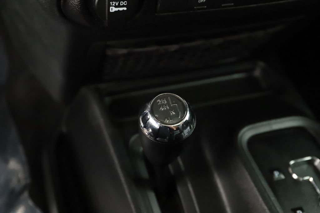 Used 2018 Jeep Wrangler Unlimited Sport w/ Connectivity Group AWD/4WD image 27