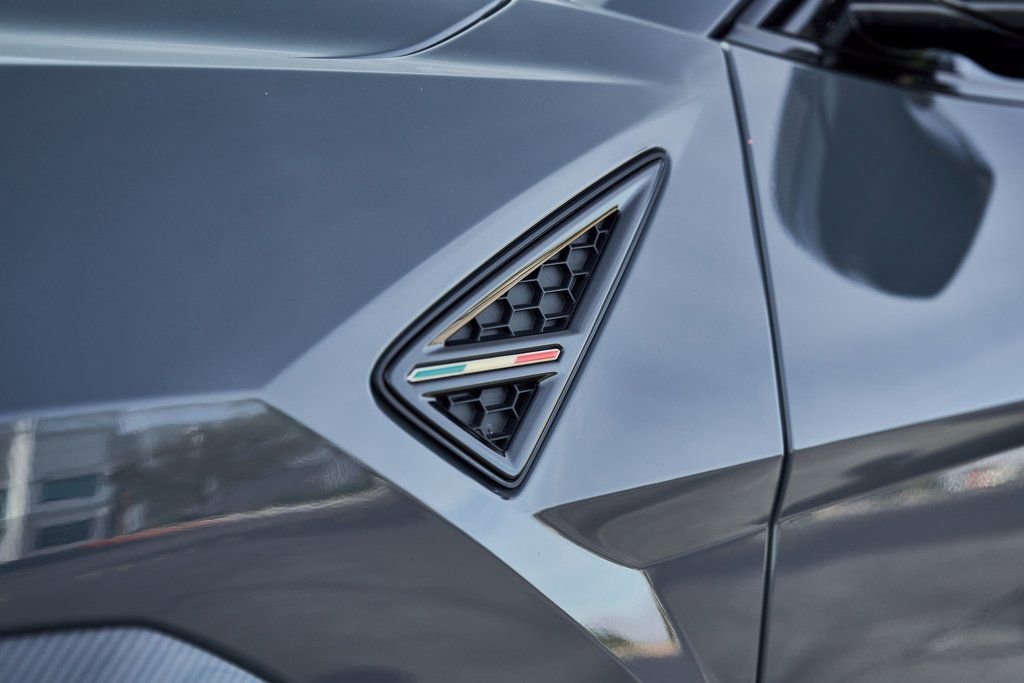 Used 2024 Lamborghini Urus Performante image 11