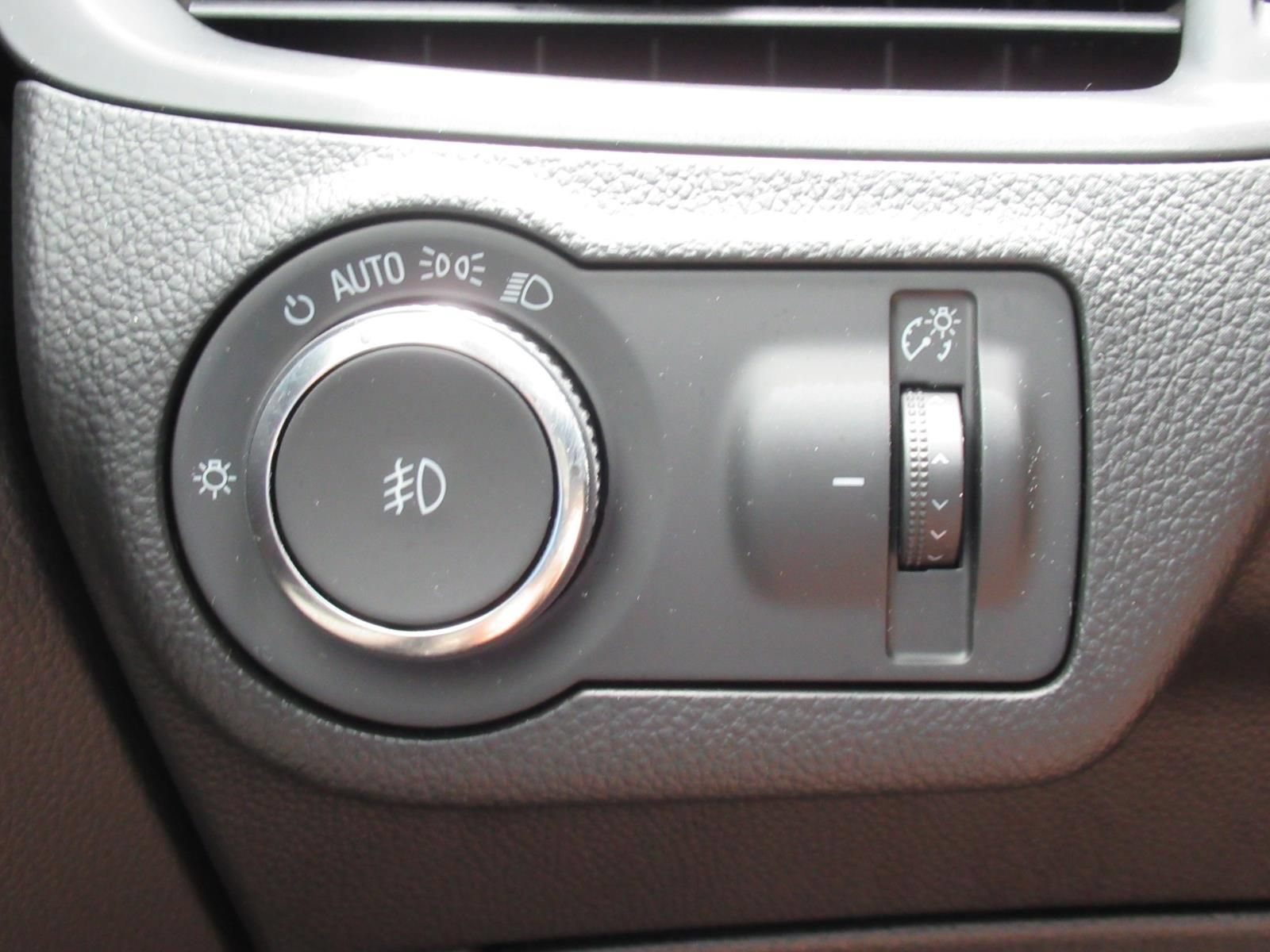 Used 2020 Buick Envision Essence FWD image 22