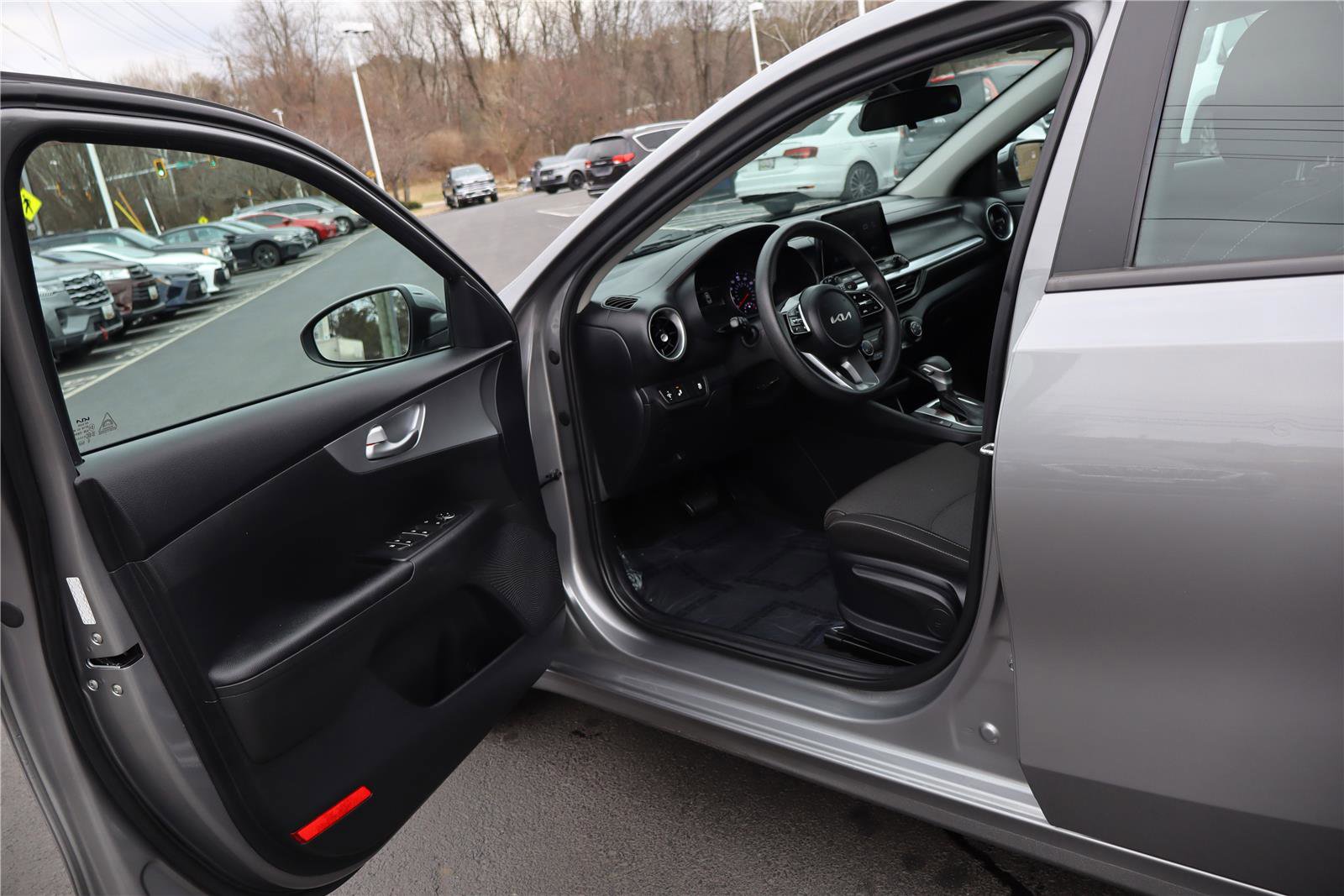 Used 2022 Kia Forte LXS w/ LXS Technology Package image 11