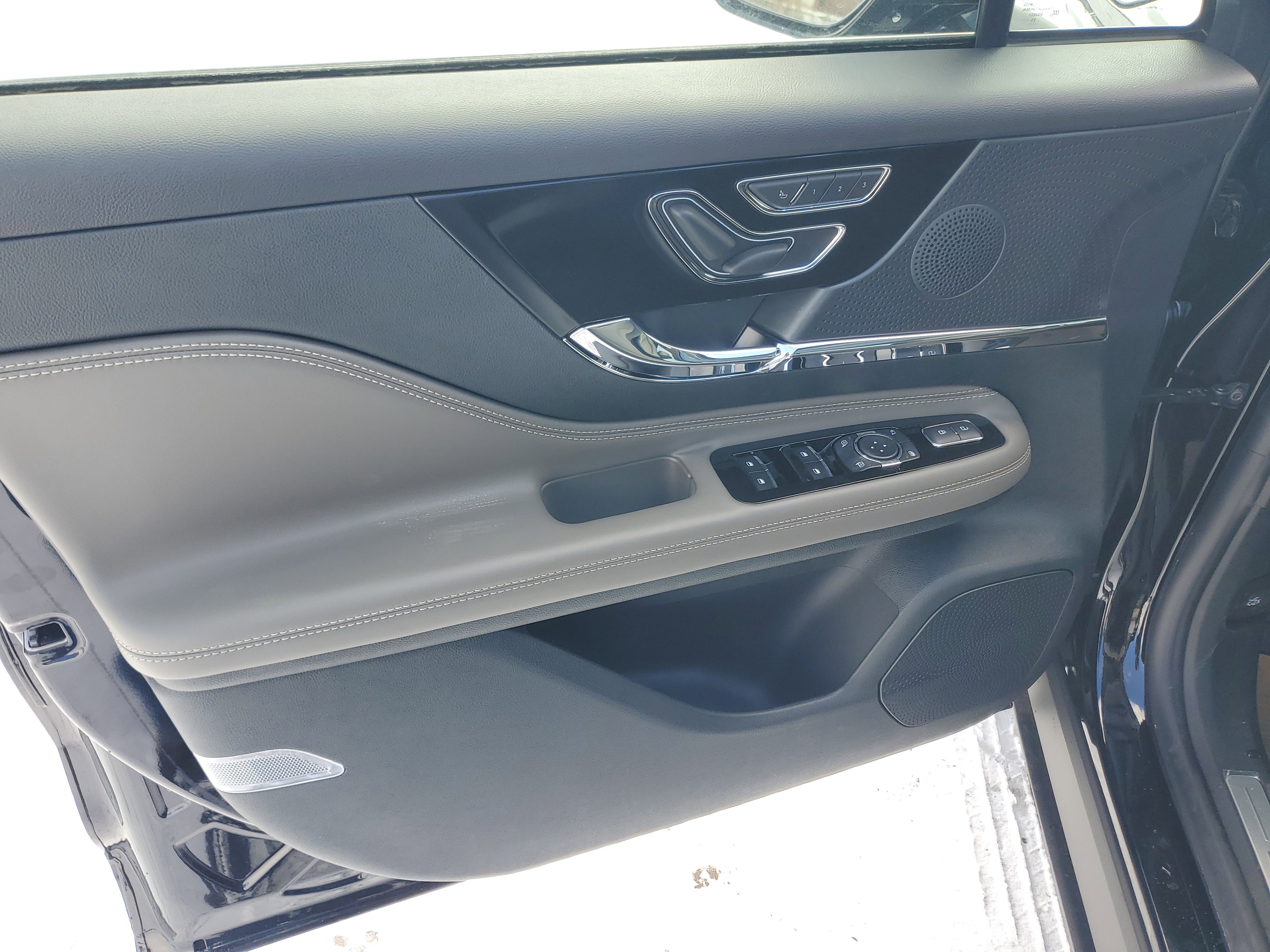 New 2026 Lincoln Corsair Premiere image 8