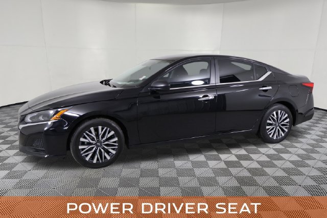 Used 2025 Nissan Altima 2.5 SV FWD image 10