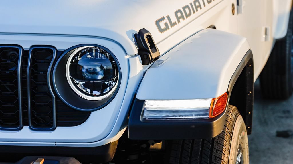 New 2026 Jeep Gladiator Sport AWD/4WD image 5